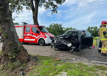 Wypadek na DW213. Wezwano śmigłowiec LPR