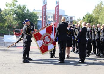 Akademia Pożarnicza. Nowy sztandar i ślubowanie strażaków