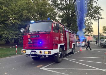 Druhowie z OSP Żelazków powitali swojego 'nowego’ Jelcza