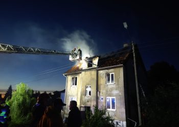 Pożar budynku w Jegłowniku. Wśród poszkodowany są dzieci