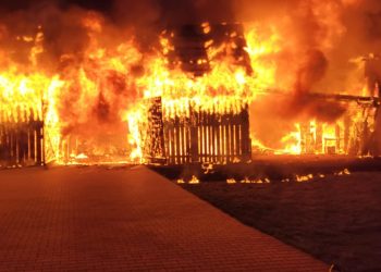 Pożar budynków pod Zgierzem. Trzy osoby poszkodowane