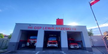 Strażacy z OSP Lewin Brzeski wyposażeni w profesjonalną pralnicę