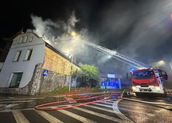 Pożar w centrum Nowogrodźca. Paliło się poddasze budynku