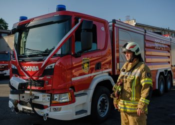 Zakładowa Straż Pożarna z Tarnowa ma nowy wóz. Jedyny taki w kraju