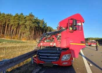 Zderzenie ciężarówek na S3. Jedna osoba została ranna