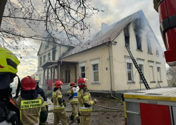 Pożar zabytkowego dworku. Nie żyje jedna osoba