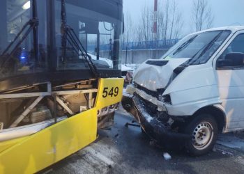 Wypadek w Tychach. Dziewięć osób rannych