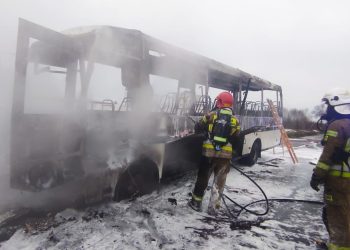 Pożar autokaru na trasie S7