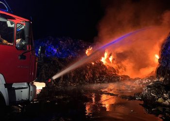 Pożar na składowisku w Kamieńcu. Akcja może potrwać kilka dni