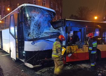 Zderzenie autobusów w Warszawie. Ranni kierowcy