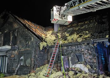 Nocny pożar budynku mieszkalnego w miejscowości Wierzchy