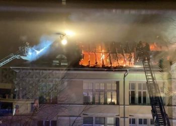 Nocny pożar kamienicy w centrum Szczecina