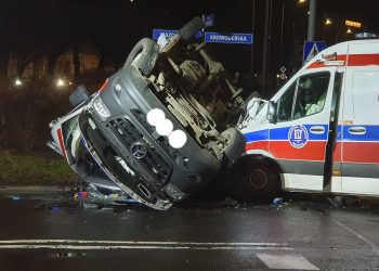 Zderzenie karetek w Krakowie. Jedna osoba ranna