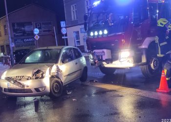 Zderzenie wozu strażackiego z osobówką w Jaśle