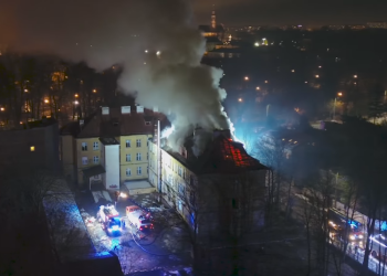 Pożar dawnego szpitala w Kielcach. W akcji ponad 30 zastępów [WIDEO]