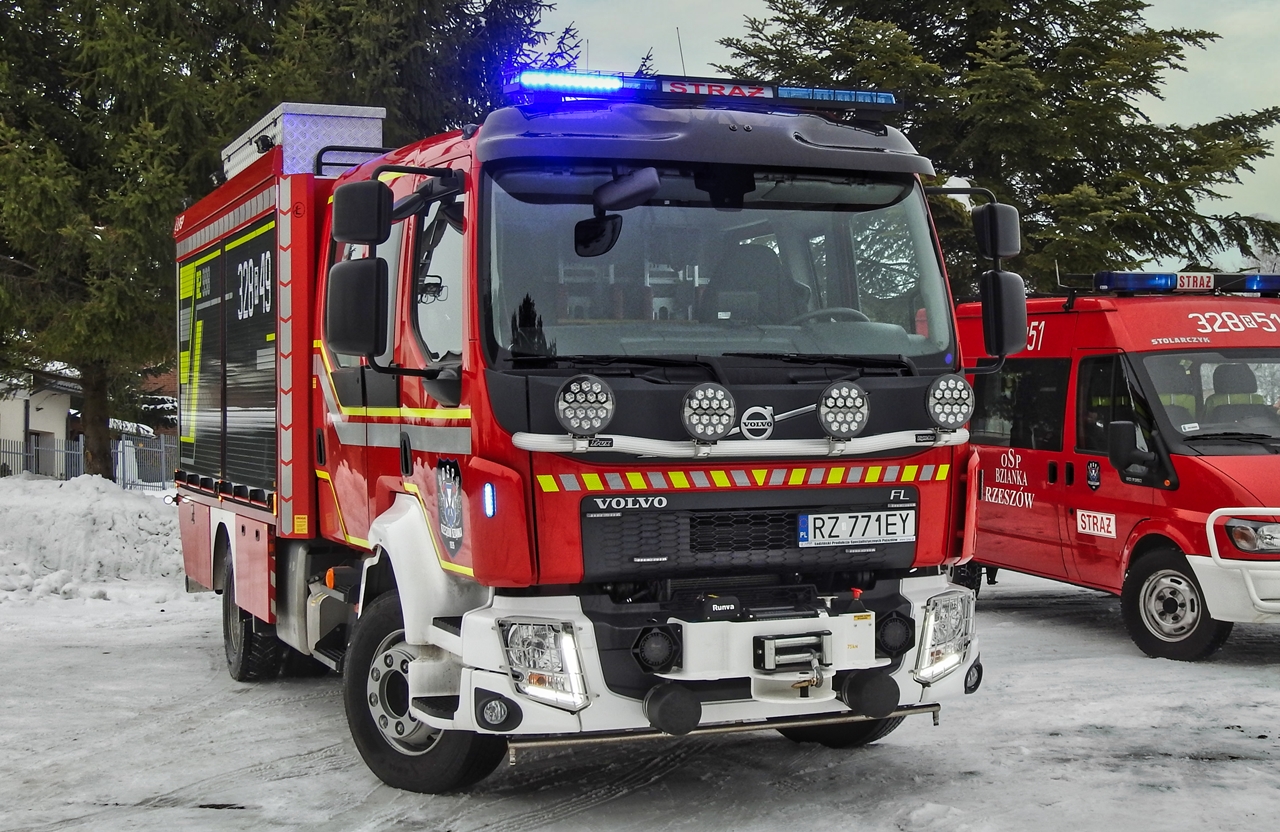 Nowy wóz w OSP Rzeszów Bzianka. Pierwszy w Polsce - Remiza.pl - Polski ...
