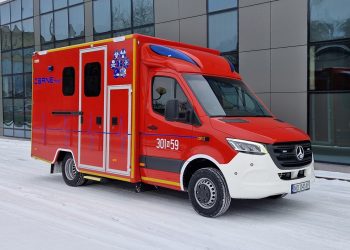Nowe ambulanse w Państwowej Straży Pożarnej