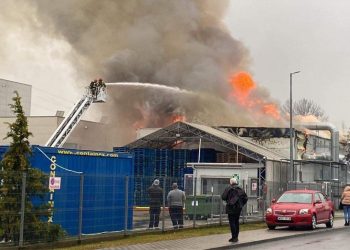 Pożar hali w Nowym Dworze Mazowieckim [FOTO]