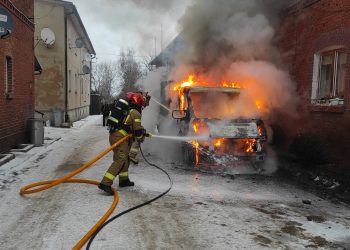 Braniewo. Pożar samochodu dostawczego