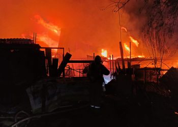 Warszawa. Pożar domku letniskowego. W akcji 18 zastępów