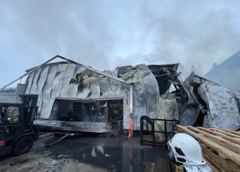 Pożar hali w Raciborzu. W akcji prawie 40 zastępów straży pożarnej [FOTO]