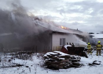 Pożar hali magazynowej w Zakrzewie