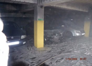 Pożar w garażu podziemnym. Spłonęła osobówka