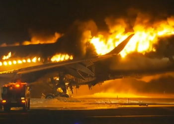 Zderzenie samolotów na lotnisku w Tokio. Airbus w płomieniach