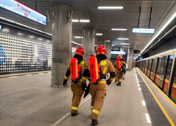 Strażackie ćwiczenia w warszawskim metrze [FOTO]