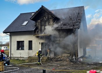 Pożar domu w miejscowości Ułanów. Jedna osoba ranna