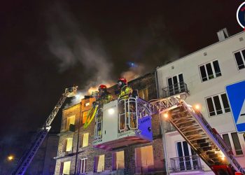 Nocny pożar pustostanu na warszawskiej Pradze