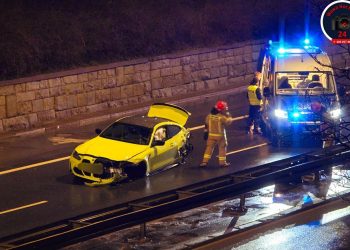 Warszawa. Młody kierowca rozbił sportowe BMW