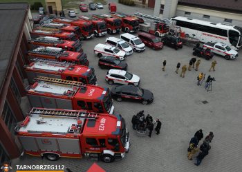 Nowe samochody i robot dla podkarpackich strażaków