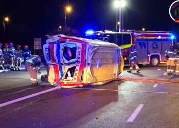 Pościg ulicami Warszawy. Karetka na boku