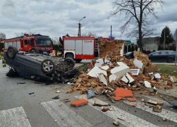 Uderzył w kapliczkę. Był kompletnie pijany