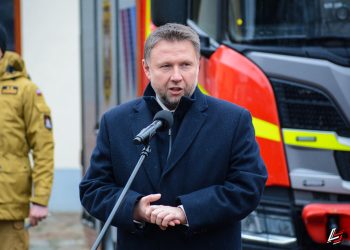 Sześć nowych samochodów warszawskiej straży pożarnej