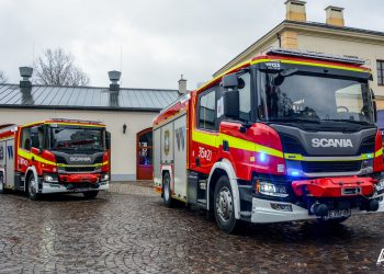 Sześć nowych samochodów warszawskiej straży pożarnej