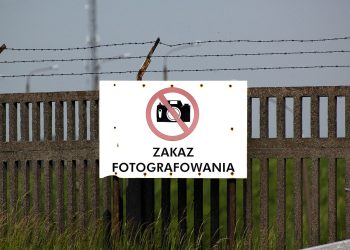 MON kontynuuje wprowadzanie ‘Zakazu fotografowania’. Jest wzór tabliczki