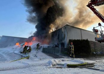 Pożar hali w miejscowości Polanka. 100 strażaków w akcji