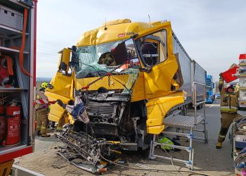 Najechanie na autostradzie A4. Jedna osoba poszkodowana