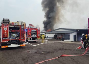 Śląskie: Pożar hali w miejscowości Gostyń