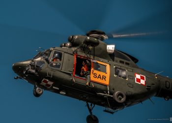 Awaryjne lądowanie awionetki w Warszawie. Wojskowy śmigłowiec w akcji