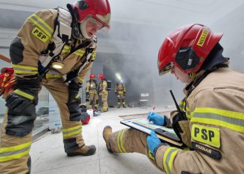 Poznańscy strażacy ćwiczyli w centrum handlowym