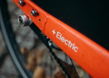 Elektryczne rowery i hulajnogi jak ‘niewybuchy’ w Wielkiej Brytanii