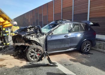 Wypadek na A1. Uderzył w przyczepę serwisową