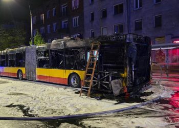 Warszawa. Pożar miejskiego autobusu linii 189