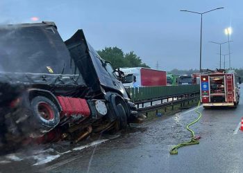 Wypadek ciężarówki na autostradzie A4