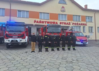 Zawyły syreny. Oddali hołd zmarłemu strażakowi