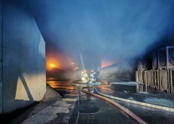 Pożar hali w Mikołowie. W akcji ponad 40 zastępów straży pożarnej