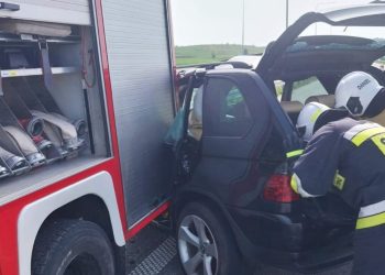 Uderzył BMW w wóz strażacki
